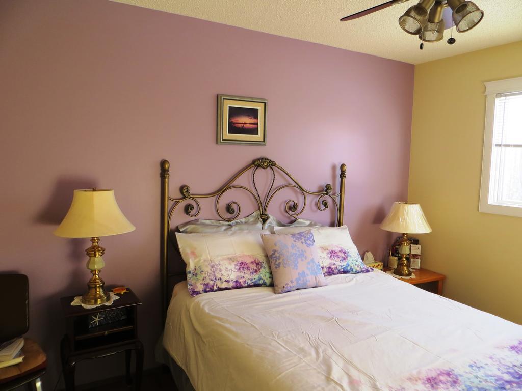 Wild Rose Bed & Breakfast Саскатун Экстерьер фото
