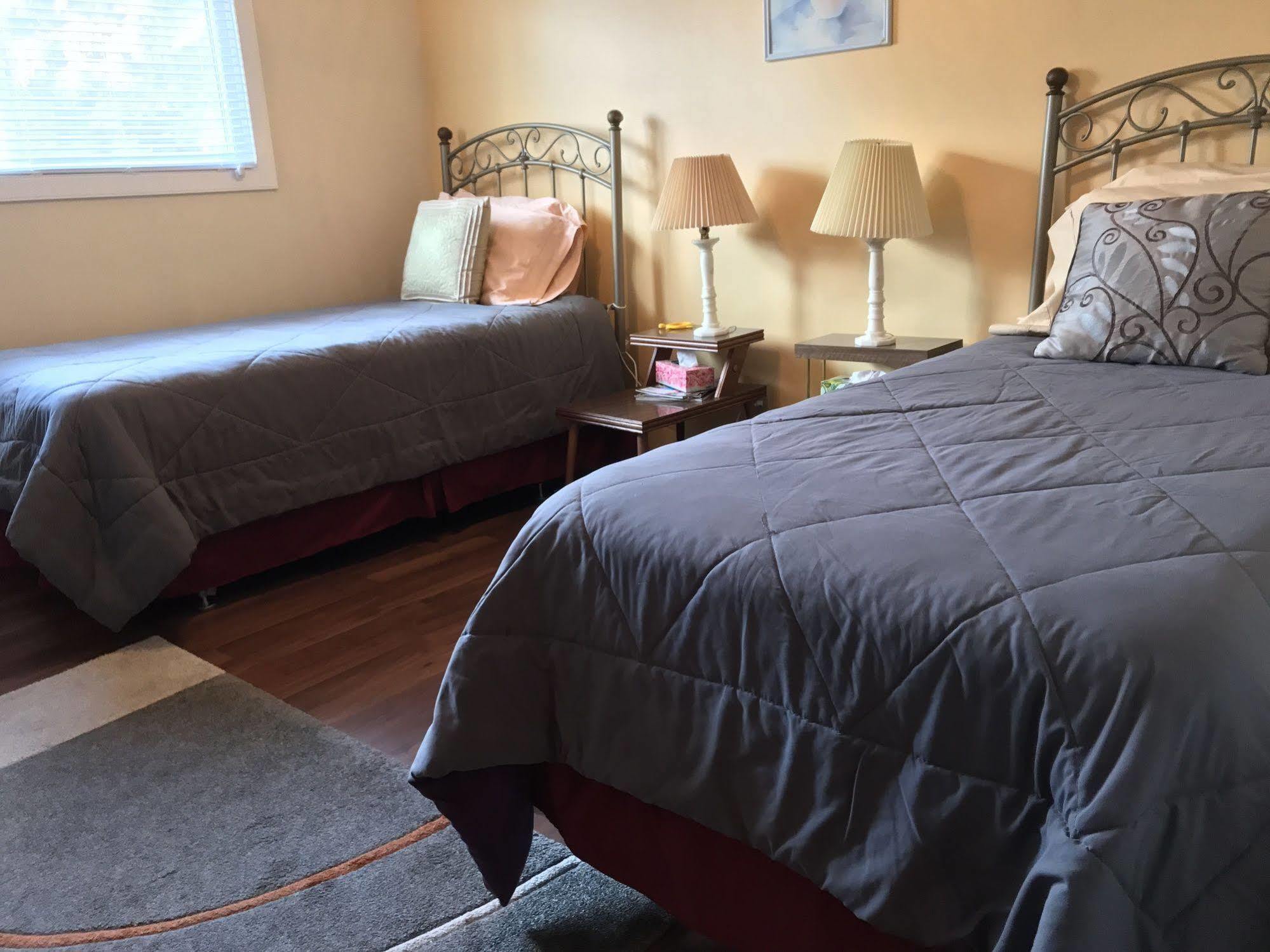 Wild Rose Bed & Breakfast Саскатун Экстерьер фото
