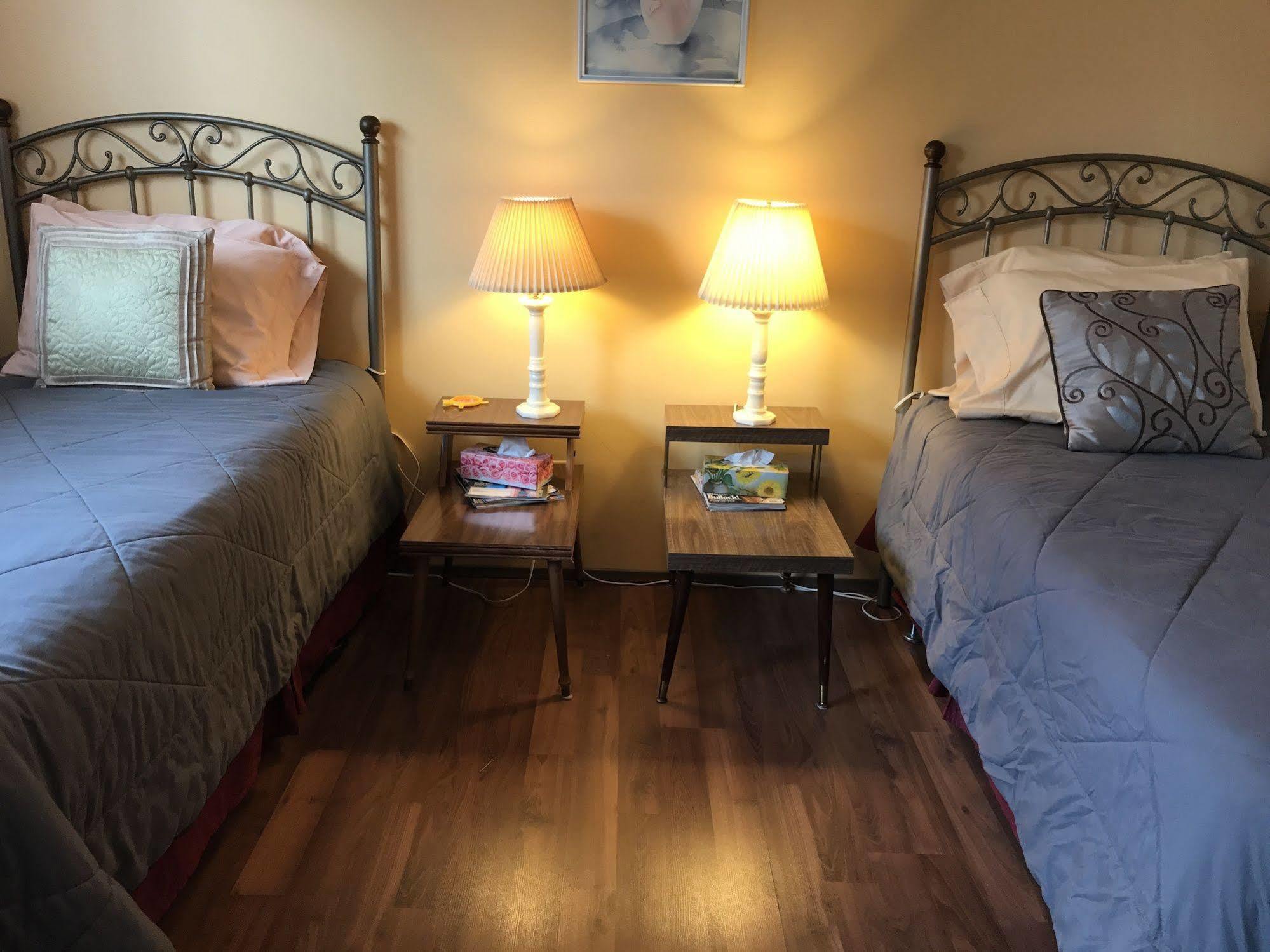 Wild Rose Bed & Breakfast Саскатун Экстерьер фото
