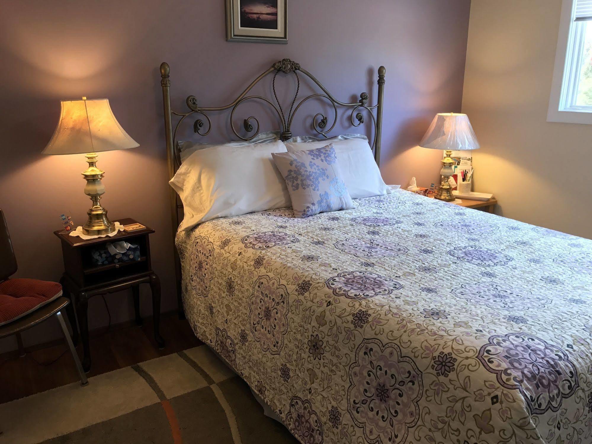 Wild Rose Bed & Breakfast Саскатун Экстерьер фото